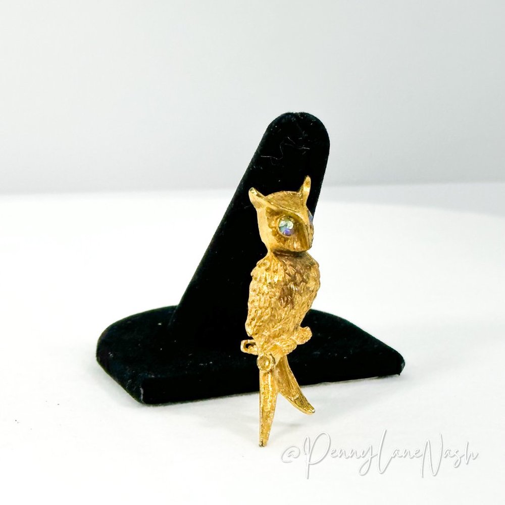 Vintage Handmade Small Owl with Stone Eyes Golden Brooch - Picture 2 of 3